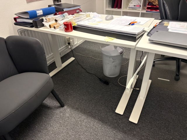 1546071-15 Office package with desk, printer and office furniture