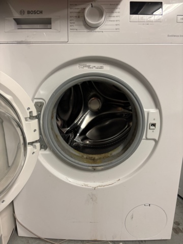 1546079-10 2 washing machines and dryers - Bosch / Electrolux