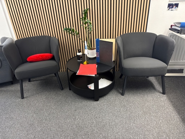 1546071-22 Office package with desk, printer and office furniture