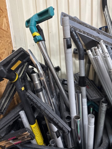 1546074-4 Lot of cleaning and gardening tools