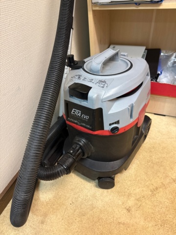 1546081-6 4 bookshelves, 1 vacuum cleaner, Textile vacuum cleaner