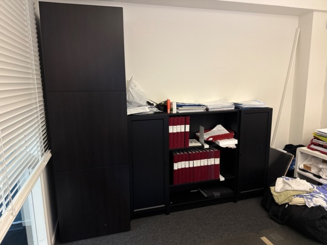 1546073-1 Bookshelves, furniture and printers