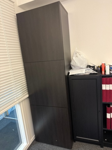 1546073-8 Bookshelves, furniture and printers
