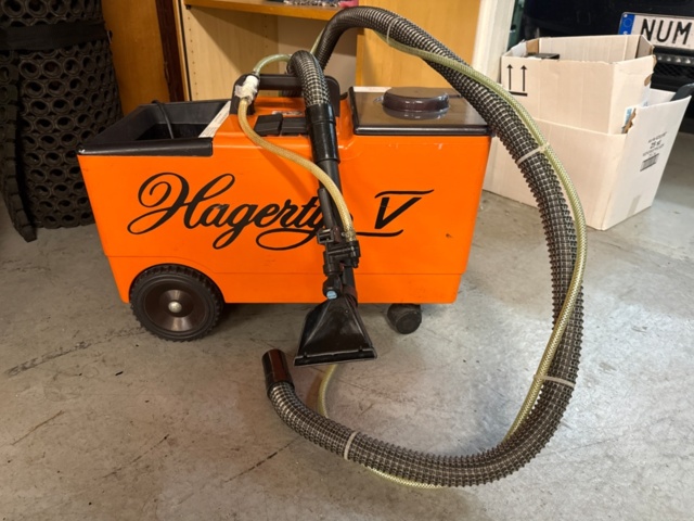 1546081-9 4 bookshelves, 1 vacuum cleaner, Textile vacuum cleaner
