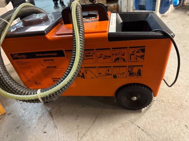 1546081-11 4 bookshelves, 1 vacuum cleaner, Textile vacuum cleaner