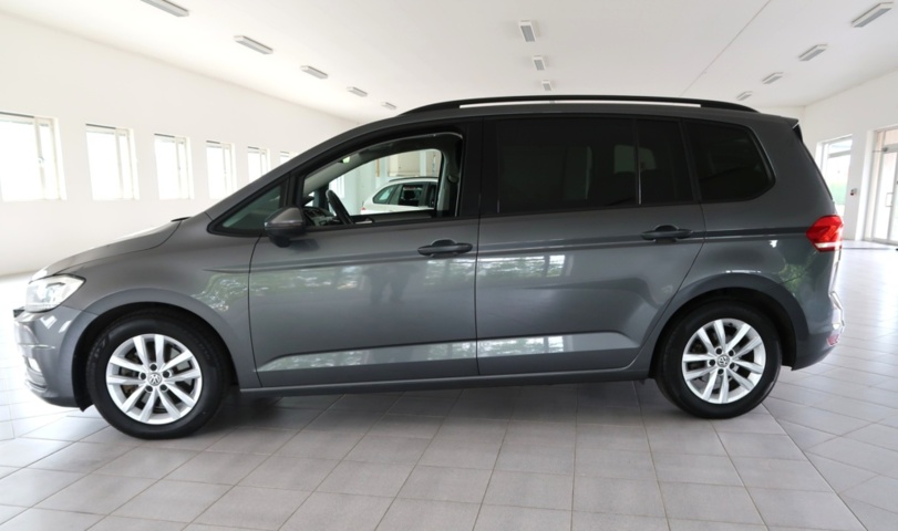 1070470-2 Volkswagen Touran 7-seater 2.0 TDI DPF SCR BMT DSG Sequential, 150hp, 2016