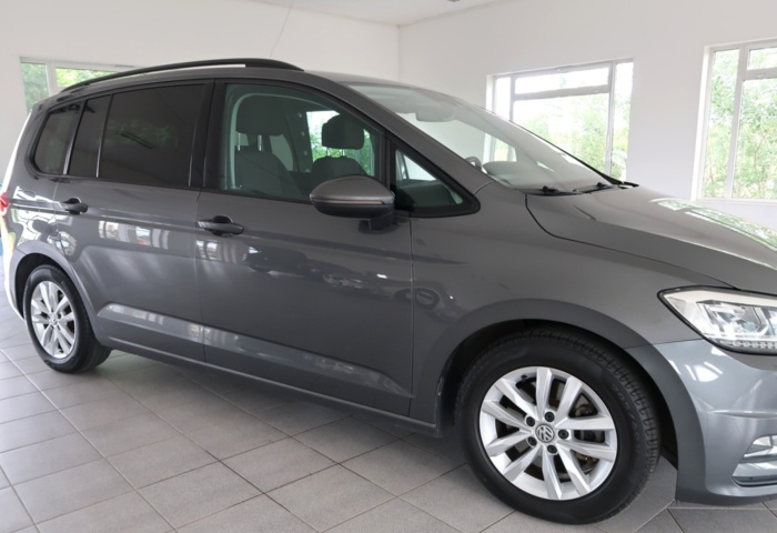 1070470-4 Volkswagen Touran 7-seater 2.0 TDI DPF SCR BMT DSG Sequential, 150hp, 2016