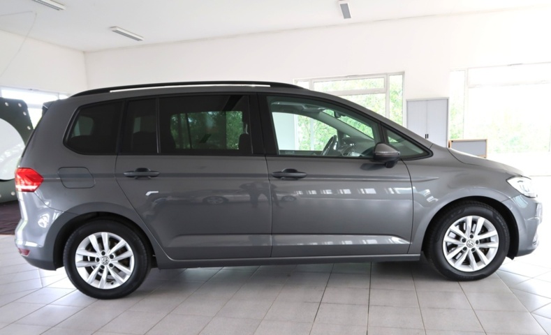 1070470-5 Volkswagen Touran 7-seater 2.0 TDI DPF SCR BMT DSG Sequential, 150hp, 2016