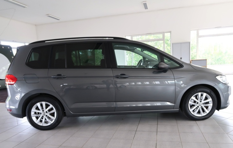 1070470-6 Volkswagen Touran 7-seater 2.0 TDI DPF SCR BMT DSG Sequential, 150hp, 2016