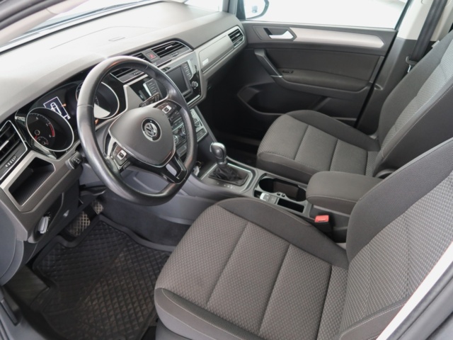 1070470-7 Volkswagen Touran 7-seater 2.0 TDI DPF SCR BMT DSG Sequential, 150hp, 2016