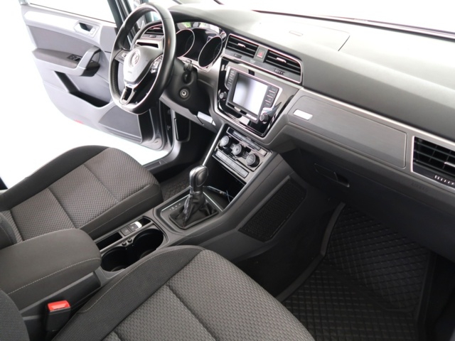 1070470-8 Volkswagen Touran 7-seater 2.0 TDI DPF SCR BMT DSG Sequential, 150hp, 2016