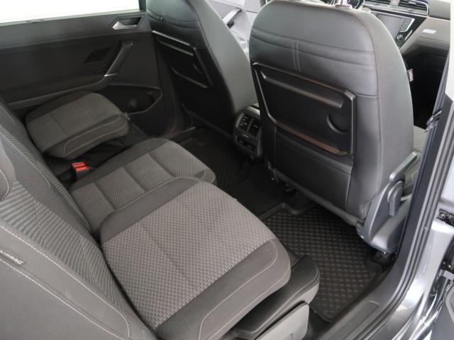 1070470-9 Volkswagen Touran 7-seater 2.0 TDI DPF SCR BMT DSG Sequential, 150hp, 2016