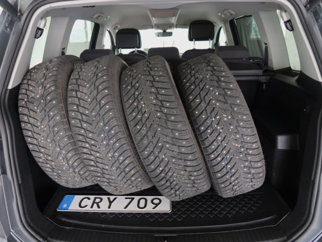 1070470-19 Volkswagen Touran 7-seater 2.0 TDI DPF SCR BMT DSG Sequential, 150hp, 2016