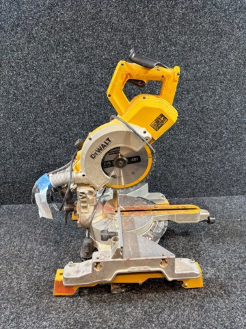 1516114-1 Kap- och gersåg - DeWalt DW777-QS