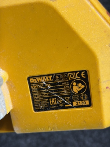 1516114-2 Kap- och gersåg - DeWalt DW777-QS