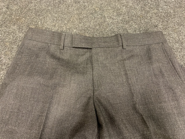 1551539-2 Kostymbyxa Hugo Boss, Strl 25