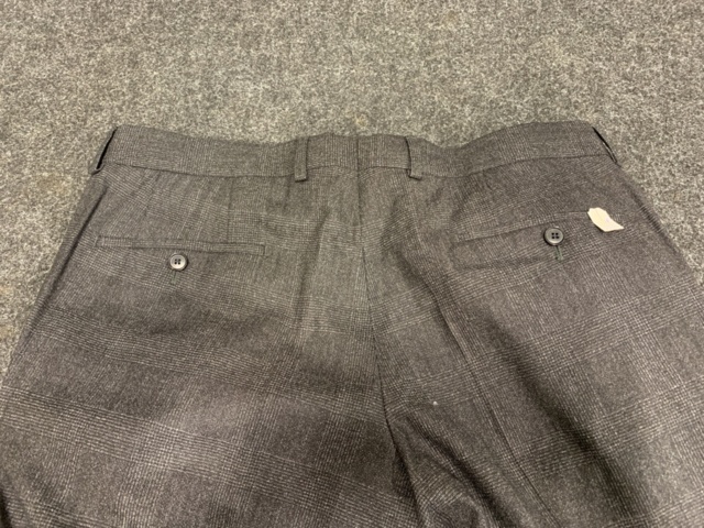 1551539-3 Kostymbyxa Hugo Boss, Strl 25