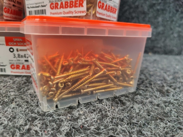 1551579-5 Approx. 2500 pieces Chip, plyfa & socket head screw Grabber 3.8x42mm