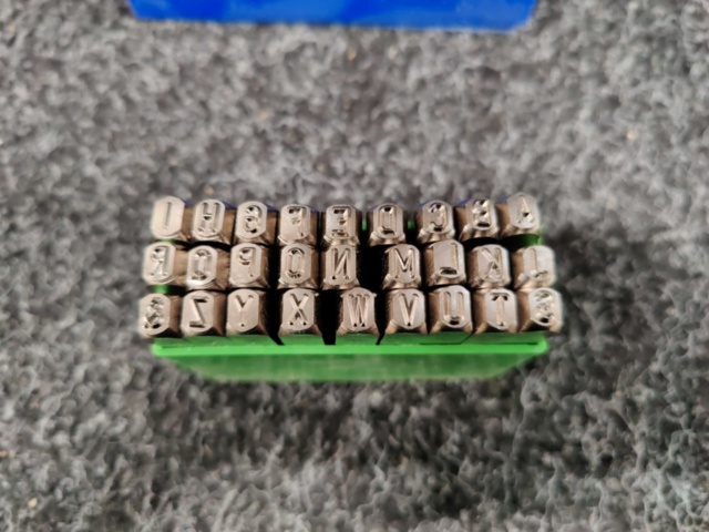 1273268-3 Bokstavsstansar Kukko