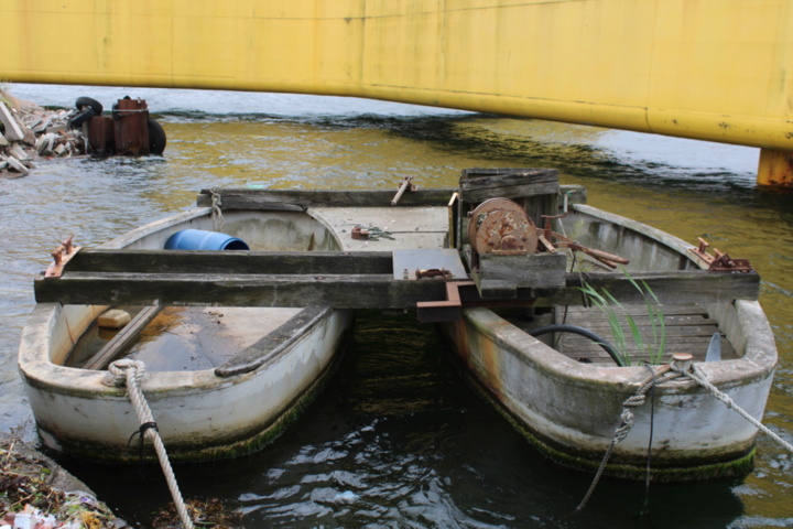 1551882-3 Pile driver including barge