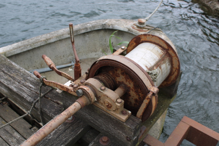 1551882-8 Pile driver including barge