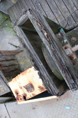 1551882-9 Pile driver including barge