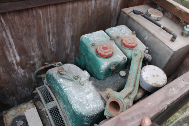 1551882-12 Pile driver including barge