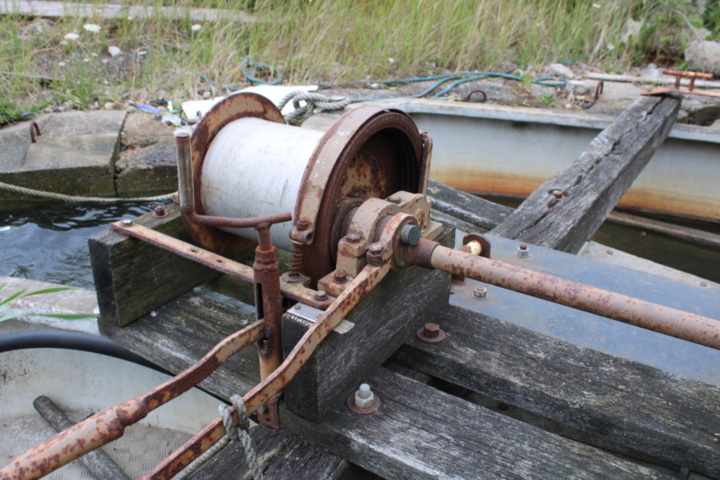 1551882-14 Pile driver including barge