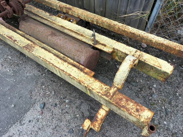 1551882-22 Pile driver including barge