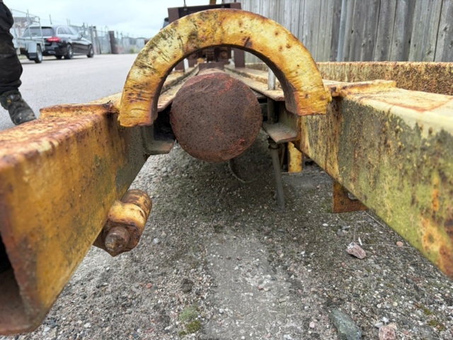 1551882-23 Pile driver including barge