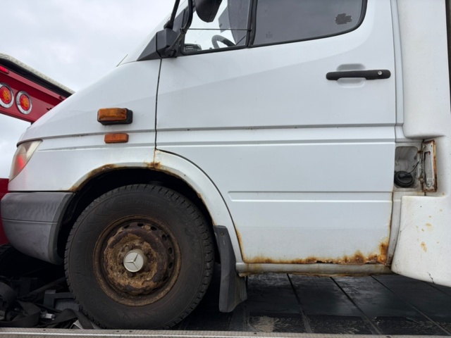 1551883-11 Mercedes-Benz Sprinter 316 CDI 2003 (rep. item, 22677 miles, automatic)