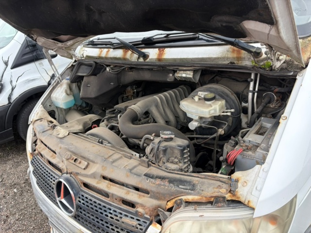 1551883-27 Mercedes-Benz Sprinter 316 CDI 2003 (rep. item, 22677 miles, automatic)