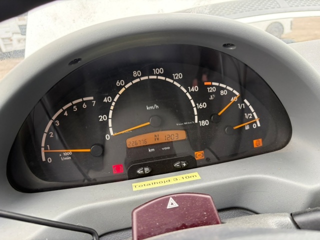 1551883-32 Mercedes-Benz Sprinter 316 CDI 2003 (rep. item, 22677 miles, automatic)