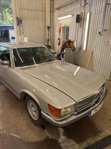 1458426-4 Mercedes-Benz 280 SLC Automatic, 185hp, 1975 Newly painted