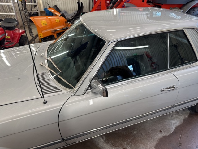 1458426-26 Mercedes-Benz 280 SLC Automatic, 185hp, 1975 Newly painted