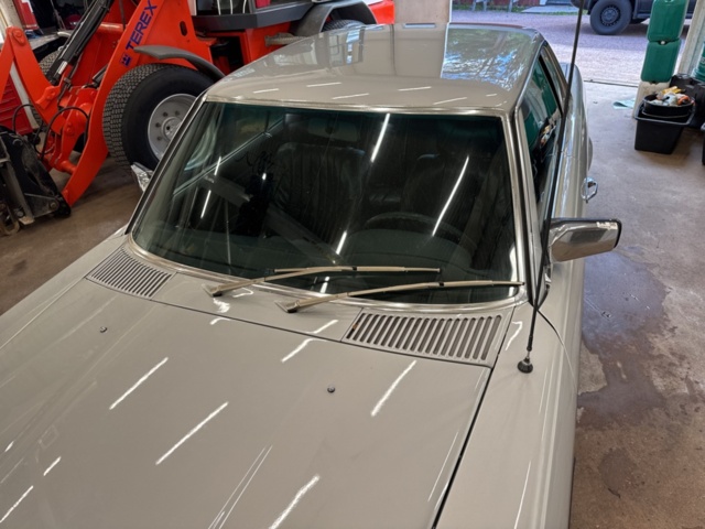 1458426-27 Mercedes-Benz 280 SLC Automatic, 185hp, 1975 Newly painted