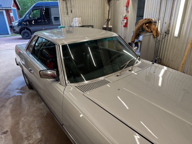 1458426-28 Mercedes-Benz 280 SLC Automatic, 185hp, 1975 Newly painted