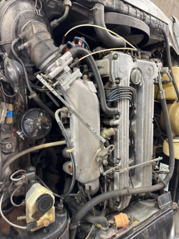 1458426-64 Mercedes-Benz 280 SLC Automatic, 185hp, 1975 Newly painted
