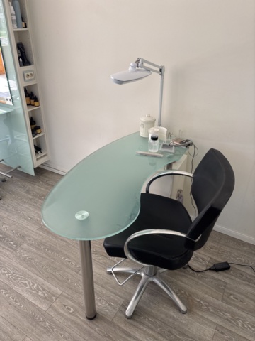 1548826-3 Nagelstation - Komplett med bord, lampa och utrustning