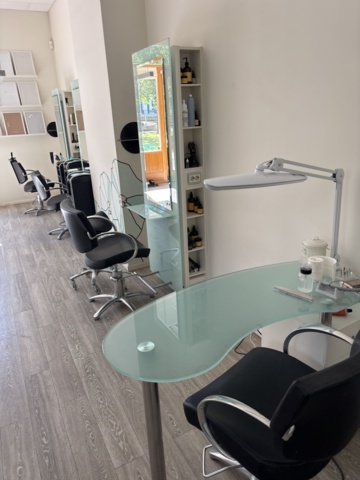 1548826-8 Nagelstation - Komplett med bord, lampa och utrustning