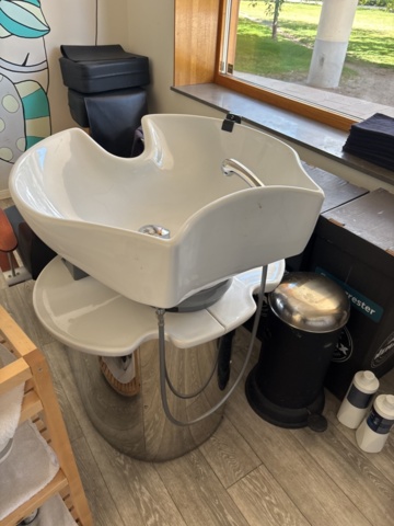 1548827-7 Dubbel schamponeringsstation för frisörsalong