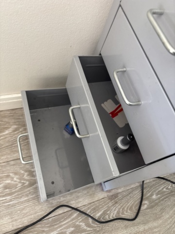 1548826-13 Nagelstation - Komplett med bord, lampa och utrustning