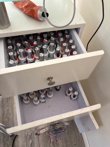 1548826-15 Nagelstation - Komplett med bord, lampa och utrustning