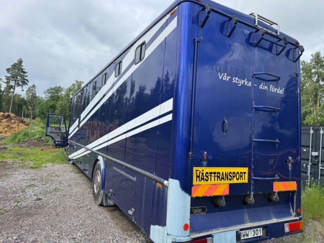 1405947-8 Volvo FL7 4x2 Extended Horse Transport – Space for 6 horses