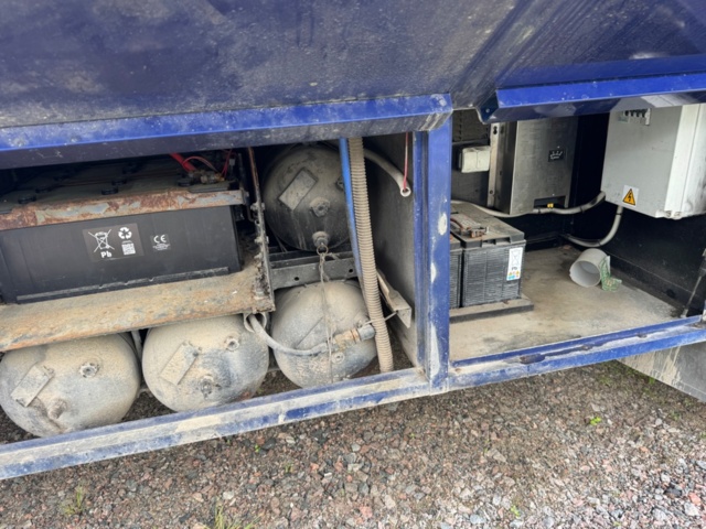 1405947-12 Volvo FL7 4x2 Extended Horse Transport – Space for 6 horses