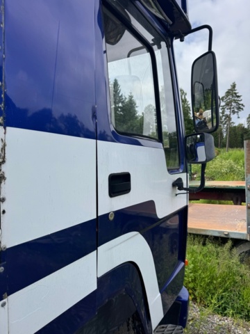 1405947-14 Volvo FL7 4x2 Extended Horse Transport – Space for 6 horses