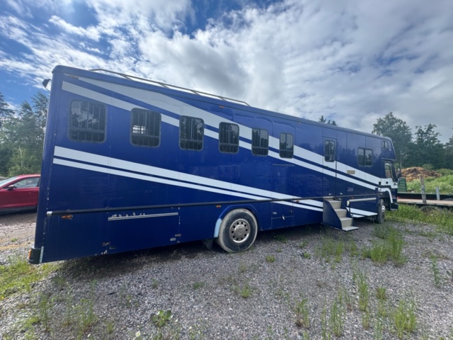 1405947-16 Volvo FL7 4x2 Extended Horse Transport – Space for 6 horses