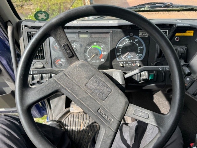 1405947-24 Volvo FL7 4x2 Extended Horse Transport – Space for 6 horses