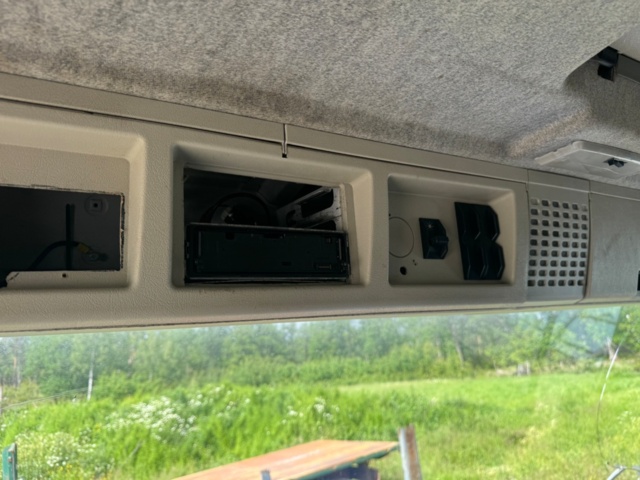 1405947-27 Volvo FL7 4x2 Extended Horse Transport – Space for 6 horses