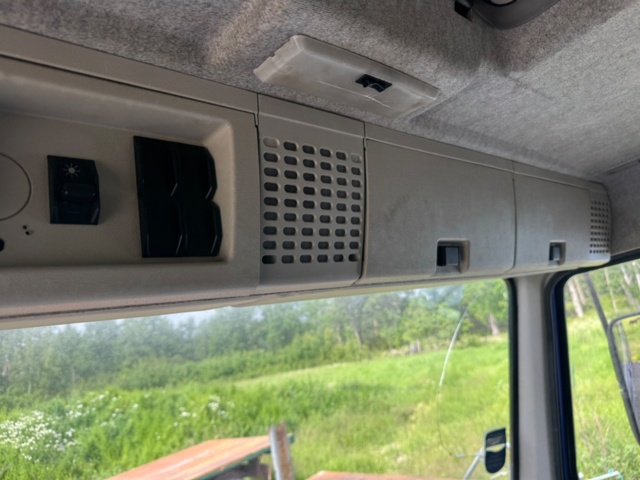 1405947-32 Volvo FL7 4x2 Extended Horse Transport – Space for 6 horses